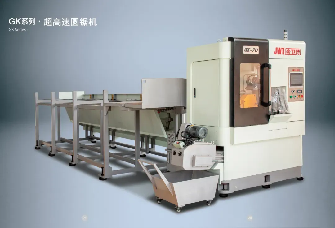 كيف تُحدث آلات المنشار الأوتوماتيكية ثورة في عمليات القطع الصناعية كبيرة الحجم